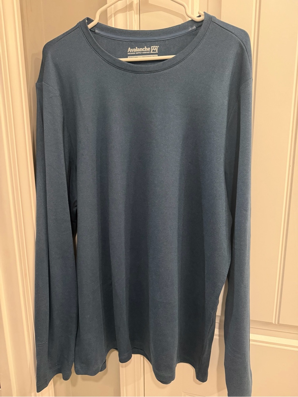 Men’s Avalanche XL Blue Long Sleeve  Shirt NWOT